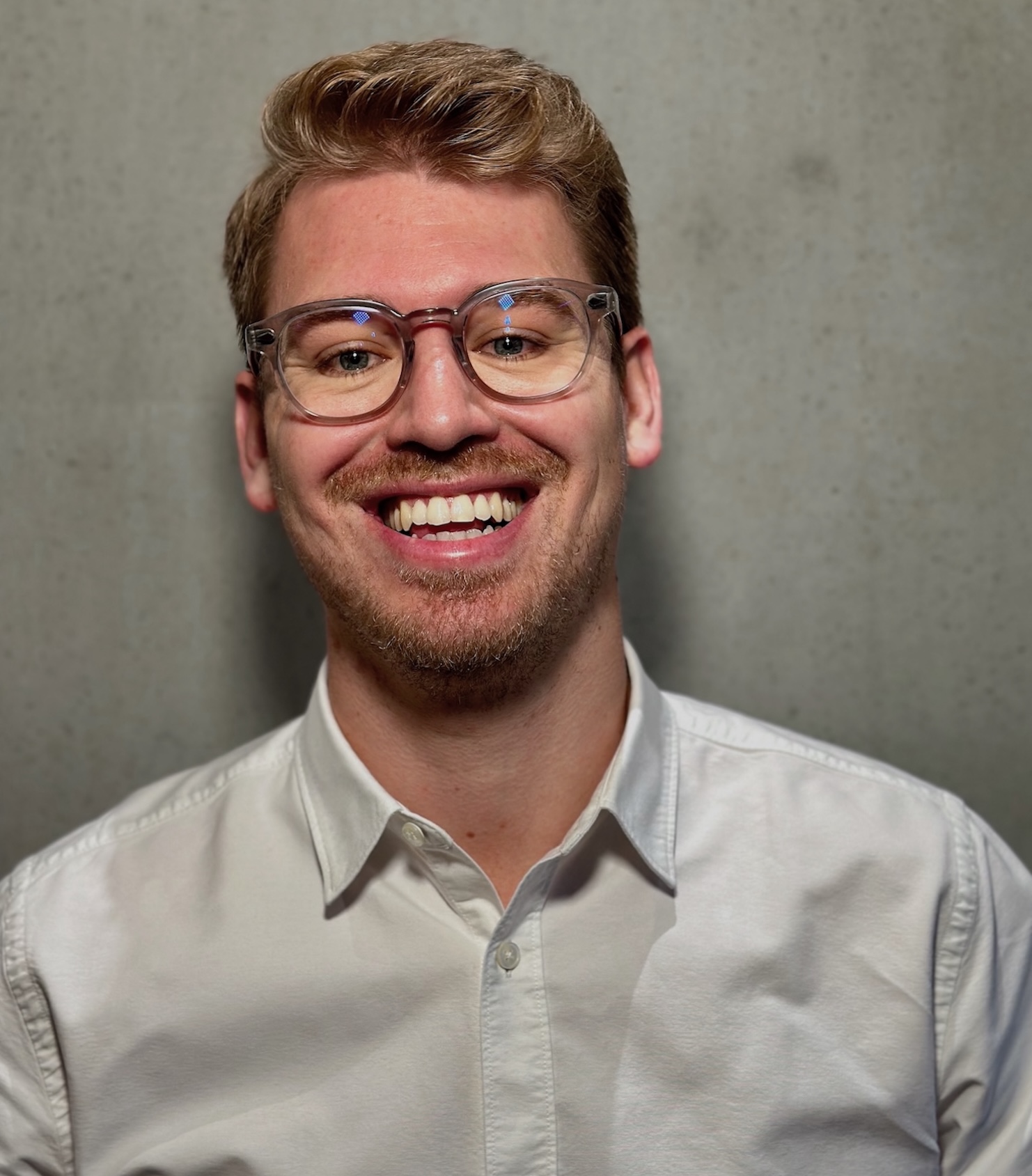 Dr. Lukas Hölzl
